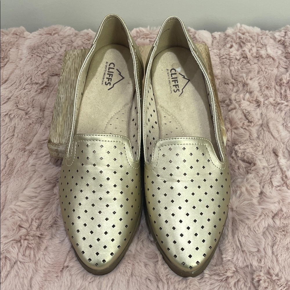Cliffs by White Mountain Women's Gold slip on Flats,
